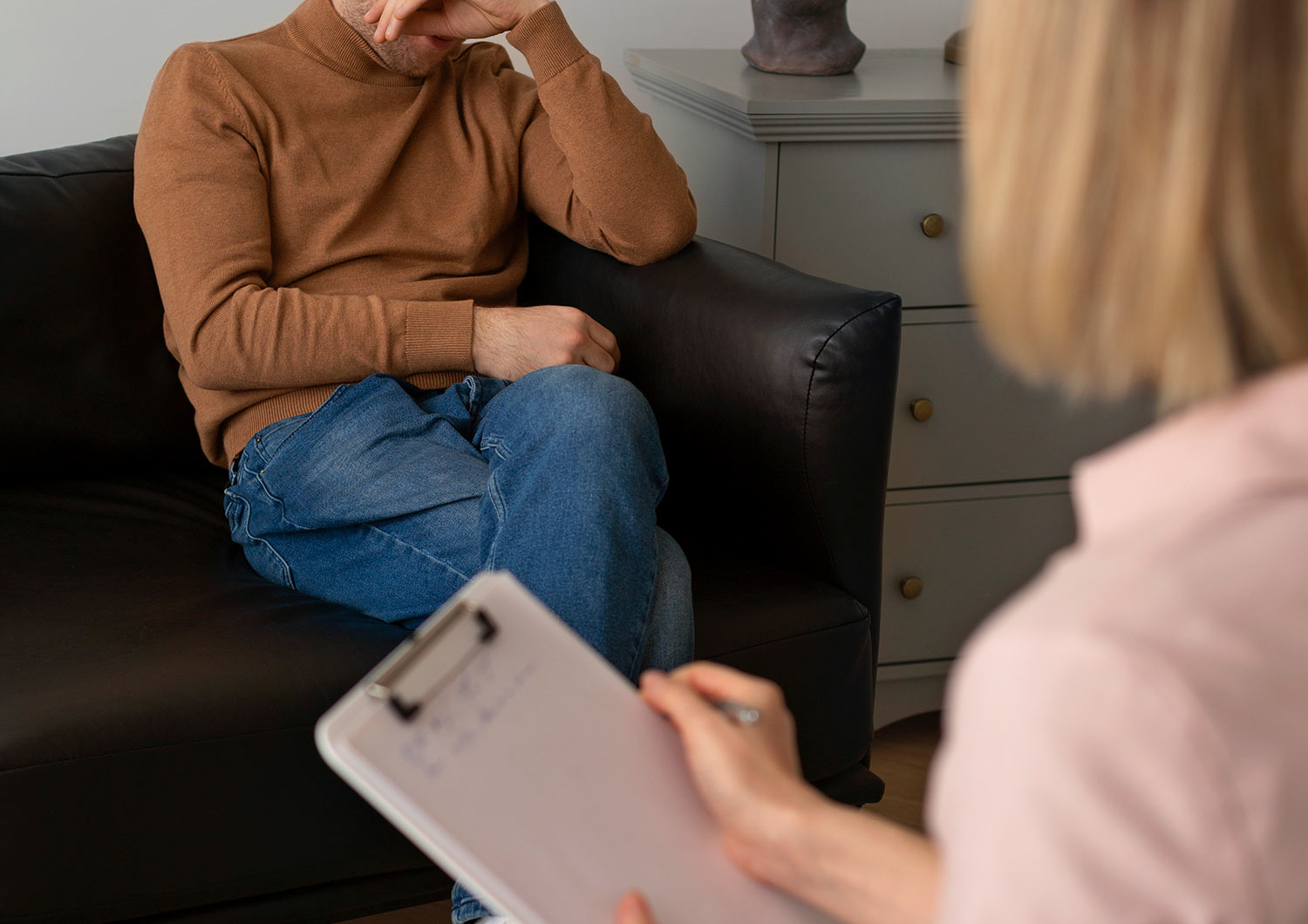 Cómo puede la terapia ayudarte a superar la ansiedad
